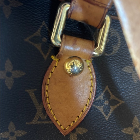 LV Monogram Beverly GM Shoulder Bag - Picture 3 of 13